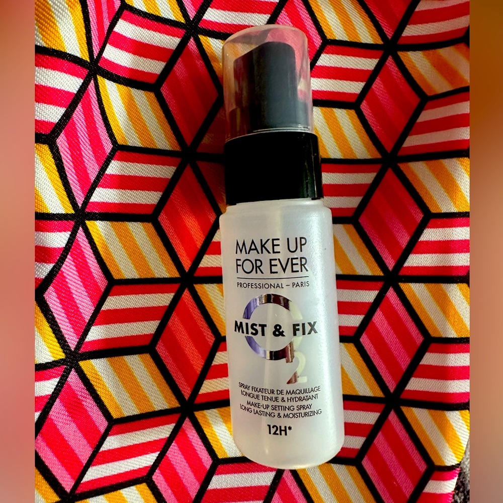 Makeup forever mist and fix setting spray